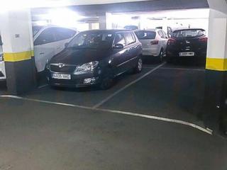 Aparcament cotxe  Alvarez de baena. En madrid