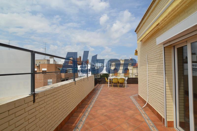Foto 8e4d4a00-3748-471b-9d3a-8aad41cfa6ed. Rent penthouse in Goya Madrid