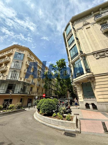 Foto b229b57c-a66e-4436-b64f-a1ae4cb7a5de. Rent penthouse in Goya Madrid