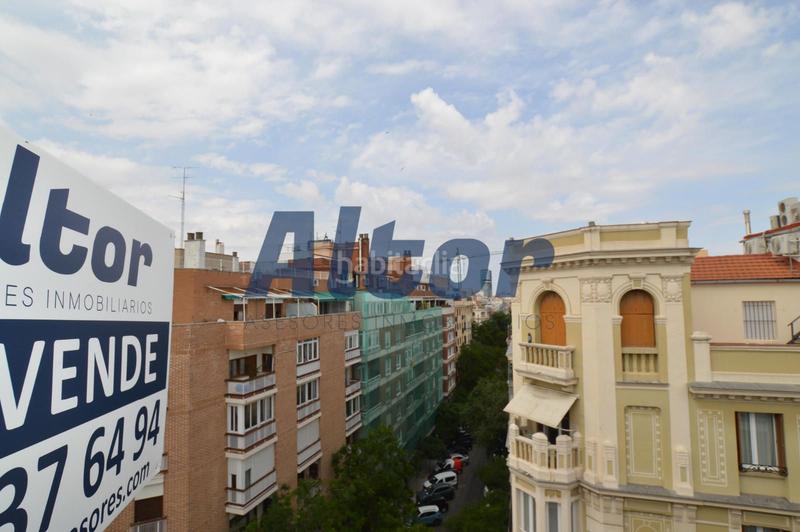 Foto c73ed5ae-ca4b-49f8-a553-1e9d95769073. Rent penthouse in Goya Madrid