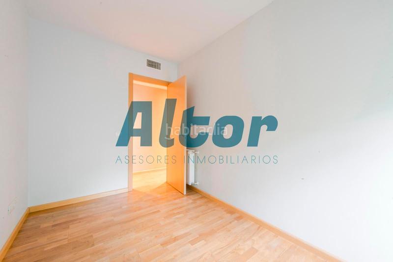 Foto 7d427b2b-5469-4b07-85e5-22e917de3707. Pis amb calefacció aparcament piscina a Puerta Bonita Madrid