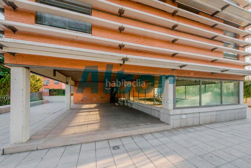 Foto 91908348-a402-4555-aaa6-440d162b9d08. Pis amb calefacció aparcament piscina a Puerta Bonita Madrid
