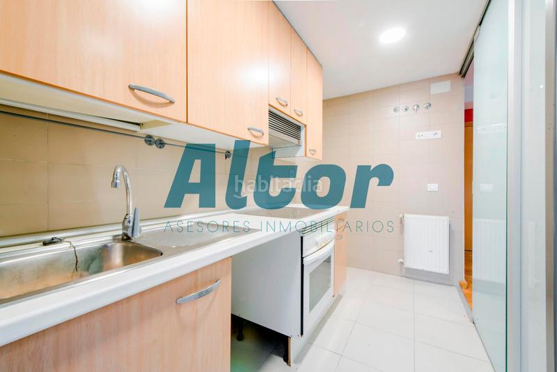 Foto c24376e0-b97e-4dbc-8f51-64fa56d8f5e1. Pis amb calefacció aparcament piscina a Puerta Bonita Madrid