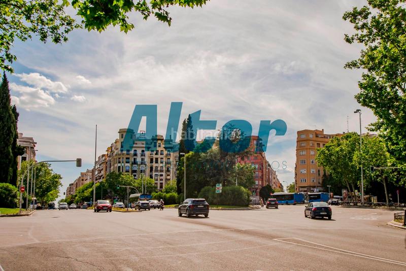 Foto 5af444a0-6237-4049-8a4d-8028dc926657. Local comercial a Fuente del Berro Madrid