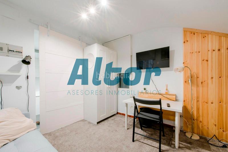 Foto ddd0d5f1-14da-461a-95a7-a42a6310d9f6. Local comercial a Fuente del Berro Madrid