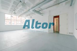 Office space  Tomas betron. Tomas breton 5052