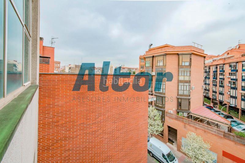 Foto cc1f9eca-a592-4253-9be0-78f008a97bac. Oficina tomas breton 5052 en Palos de Moguer Madrid