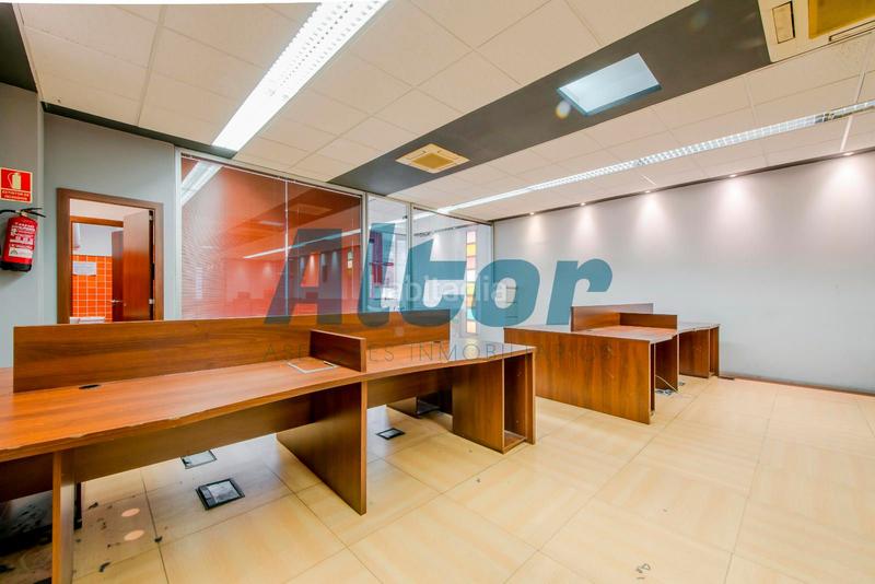 Foto 810b0a16-7536-4d2c-b24a-bb1d6432c4c6. Office space in Delicias Madrid