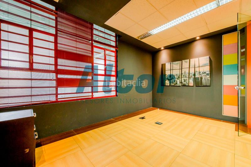 Foto f85be498-2cd2-4f9f-88d9-e23733eed0ba. Office space in Delicias Madrid