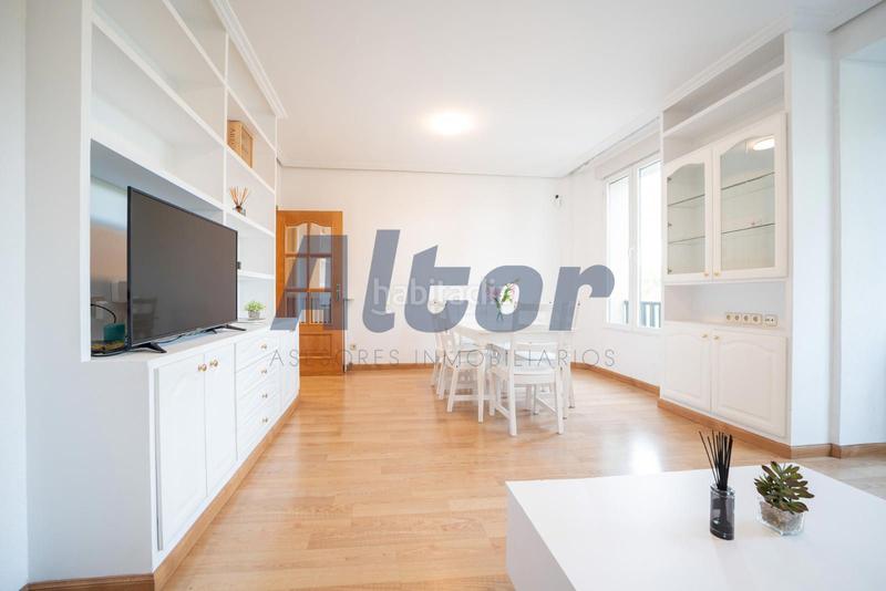 Foto 0392b671-7315-4b38-9a00-76ea97a0fdc9. Alquiler piso  en venta en calle de maría de molina en Madrid