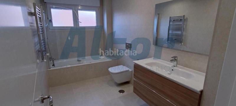 Foto 10620b88-15e5-43fc-8d57-0d407a083c84. Alquiler casa adosada altor asesores alquila , chalet pareado en Peñagrande en Madrid