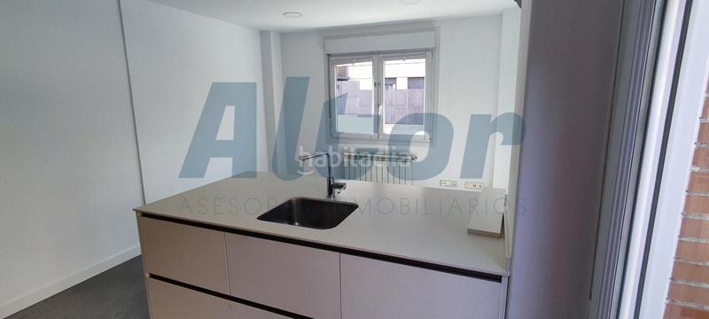 Foto 36eea608-cf38-4a4d-b95d-f07ea321f232. Rent semi detached house with heating parking in Peñagrande Madrid