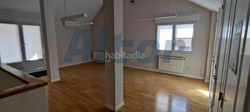 Foto 8d78a4b7-e7a7-4014-be8c-74b1fe609431. Rent semi detached house with heating parking in Peñagrande Madrid