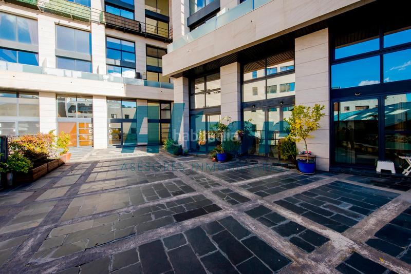 Foto 2f7bc32f-51a8-4d8c-8969-0bb540d3a1f4. Office space with heating parking in Simancas Madrid