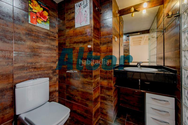 Foto 33b9d352-108e-4067-bbe8-6cc1255a5461. Office space with heating parking in Simancas Madrid