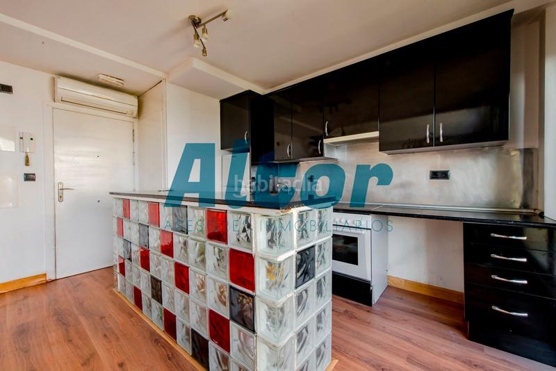 Foto 80f1a1b4-0d9e-43dd-9139-79ea371343dc. Office space with heating parking in Simancas Madrid