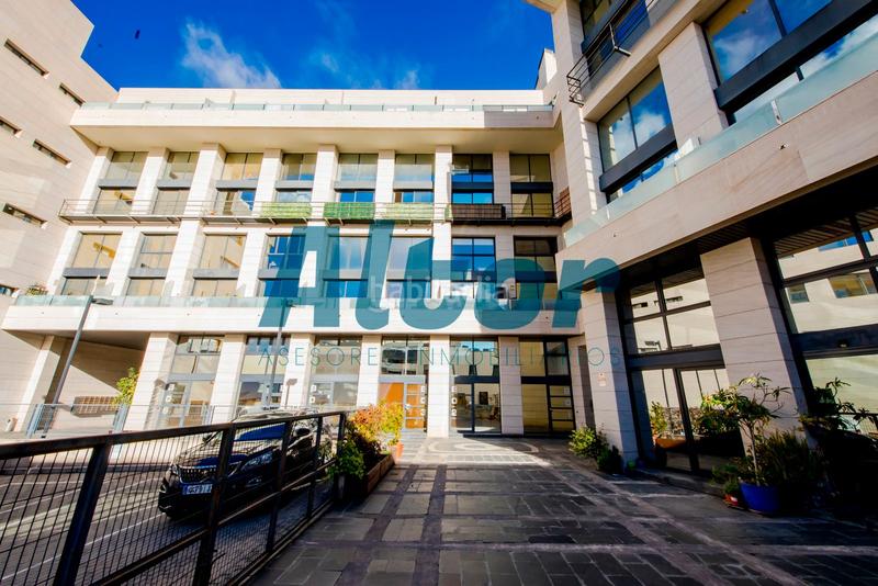 Foto 8744b979-5edf-40d6-9432-3303a7b0e523. Office space with heating parking in Simancas Madrid