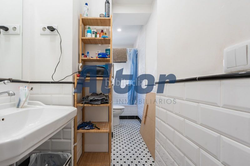 Foto b793748a-be98-45ec-9806-2f1405f6ca51. Pis amb calefacció a Embajadores-Lavapiés Madrid