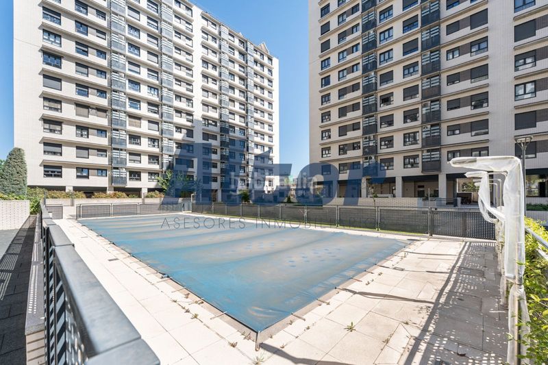 Foto 30276d3e-d2b1-4e12-a7d1-b5d629735763. Pis amb calefacció aparcament piscina a Los Ángeles Madrid