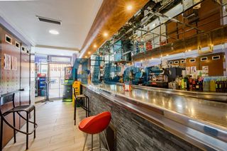 Local commercial  Serranillos. Bar recien reformado en venta en getafe   con salida de humos y