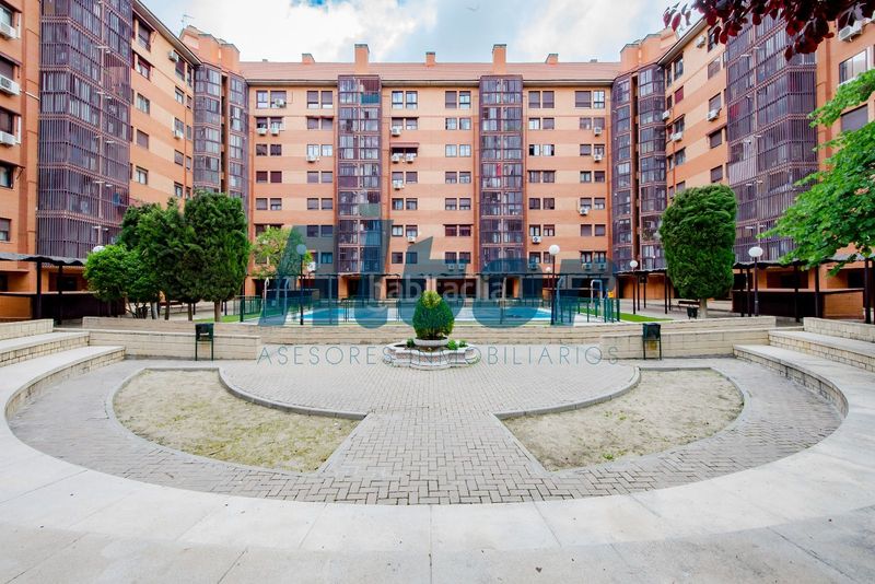 Foto 3ded3b20-8096-4c2d-9319-ce16c5840f46. Pis amb calefacció aparcament piscina a Orcasitas Madrid