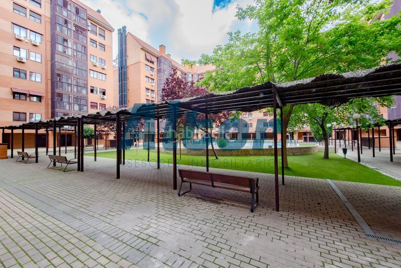 Foto 599a7703-b5df-4efa-ada1-32a6ea04e24c. Pis amb calefacció aparcament piscina a Orcasitas Madrid