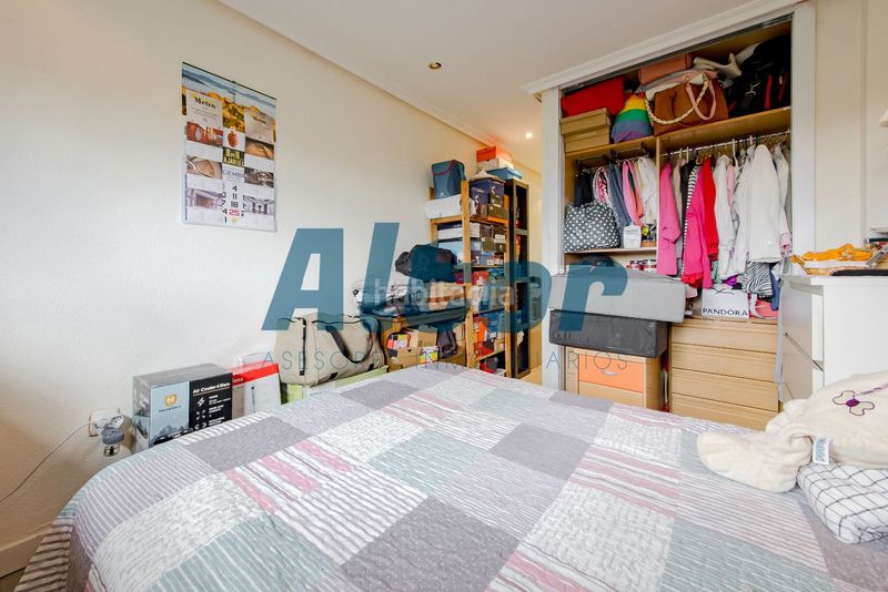 Foto 5d7fa135-8143-44d5-8c87-d1c737e82f97. Pis amb calefacció aparcament piscina a Orcasitas Madrid