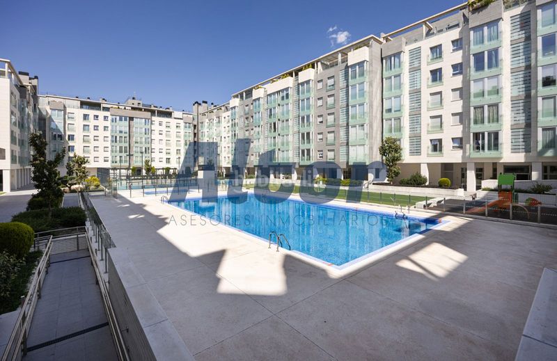 Foto c69b05ea-ba0c-4947-8b11-151b37a93014. Pis amb aparcament piscina a Las Tablas Madrid