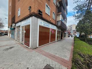 Rent Business premise in Avenida de las provincias 14. Local comercial expositor