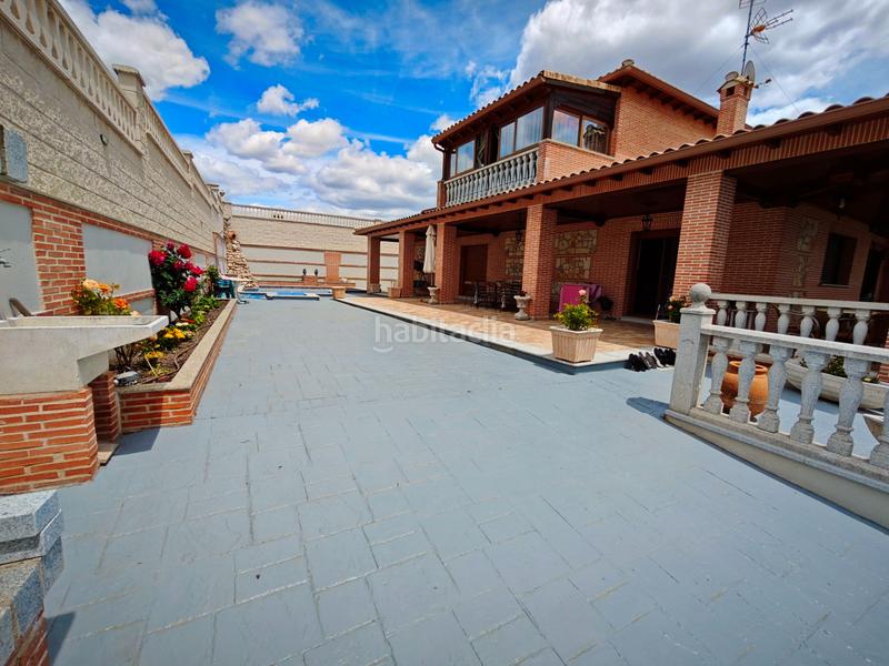 Foto 4b387555-af2a-4385-bb96-59fb78603991. Chalet en calle de la mariblanca 14 impresionante chalet independiente a 20 minutos !! en Móstoles