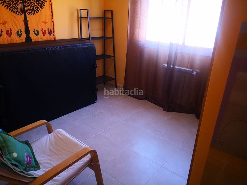 Foto c8d294c0-cfc7-4fc2-a670-f3a01aa92b7a. Casa adossada amb calefacció aparcament a Centro Móstoles