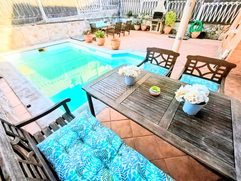 Foto bc5a4aab-6165-4c0f-af28-fcb049b867eb. Chalet precioso chalet seminuevo en casco urbano!! en Navalcarnero