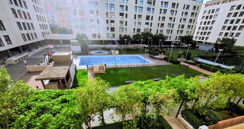 Foto a9fc1e4a-cef2-4124-9914-196700b5226e. Pis amb calefacció aparcament piscina a Cuatro Vientos Madrid