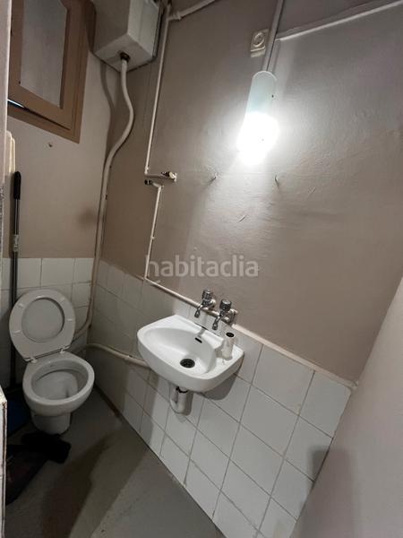 Foto 85833c4d-103d-45a9-ab7d-761c1b2ac175. Local comercial  al lado de la sagrada familia en Barcelona