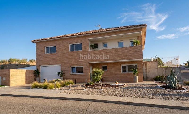 Foto a69769ca-092a-404a-9ef5-cfd0bf2c39ce. Casa amb calefacció aparcament piscina a Layos