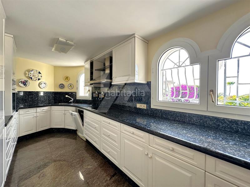 Foto 1fa4096d-51b0-44e2-90c0-49c1a4c83f9e. Chalet with heating parking pool in Cala Advocat-Baladrar Benissa