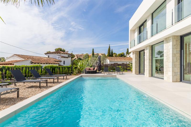 Foto 9204d3d6-7e52-4dbb-87f2-3db08656958c. Chalet mit heizung pool in La Fustera Benissa