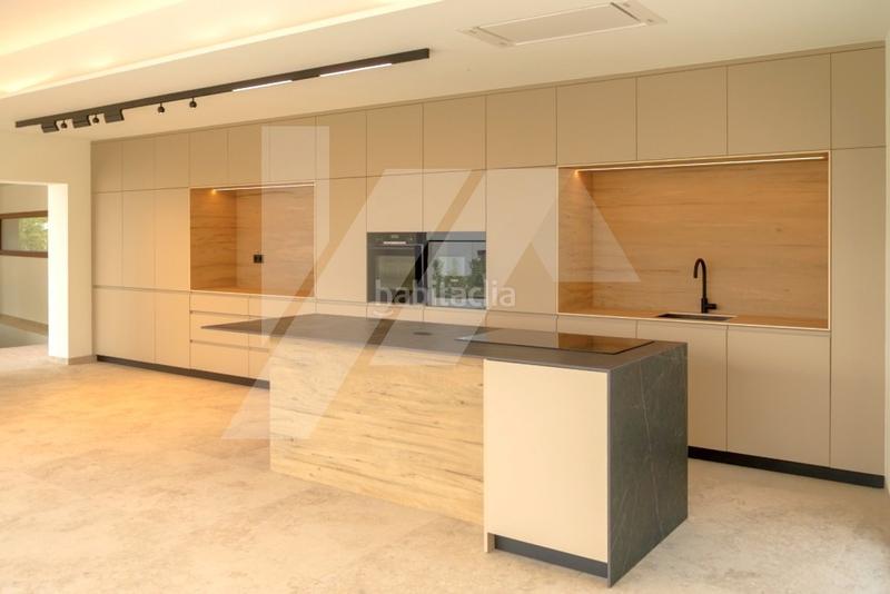 Foto 494ad3d4-8599-4573-98ce-d707ffbc1f18. Chalet with heating parking pool in La Fustera Benissa