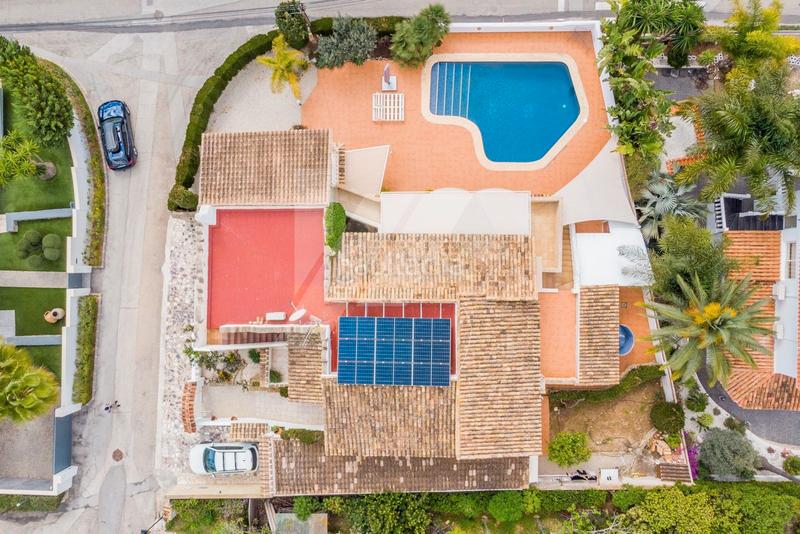 Foto ae888a35-db92-4983-af8b-df681c7f6132. Chalet con riscaldamento parcheggio piscina in El Portet-Pla del Mar Moraira