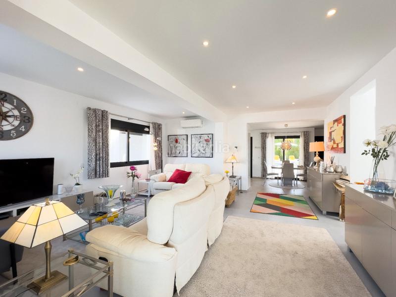 Foto 611c56bd-3e64-4cdb-8ed8-d65d67068408. Chalet avec chauffage parking piscine dans La Fustera Benissa