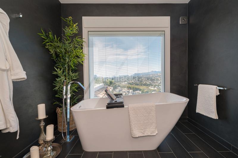 Foto 4cf103de-9a16-45a7-8465-12c22a59c17e. Xalet amb calefacció aparcament piscina a Paichi Moraira