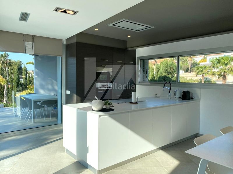 Foto a4808f15-3aed-4c64-9b95-101fc363e8fb. Xalet amb calefacció aparcament piscina a La Fustera Benissa