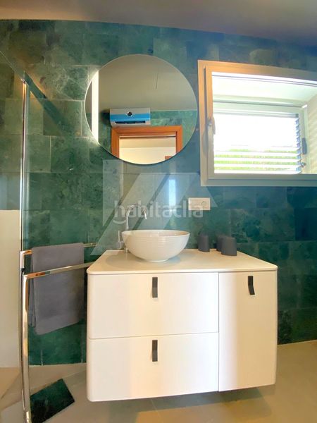 Foto a87e1fd0-03ca-4d59-ae52-fdab6030e487. Xalet amb calefacció aparcament piscina a La Fustera Benissa