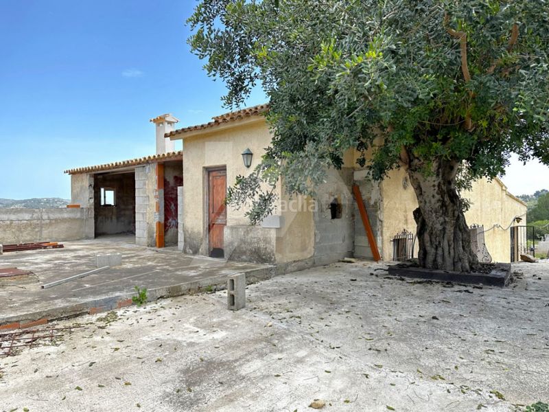Foto 1dcb7a7b-9f8b-4899-a857-d32c7568003d. Masia amb aparcament a Benissa pueblo Benissa