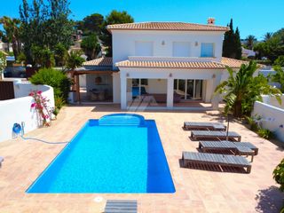 Chalet in Cala Advocat-Baladrar