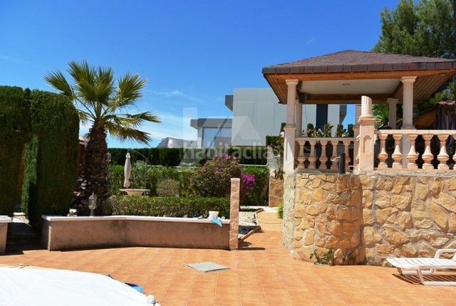 Foto 4feaa340-f29f-4c5f-a057-0bddd1a20a06. Xalet amb calefacció aparcament piscina a Cometa Calp