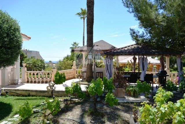 Foto f78892d0-c9b3-469a-8aaf-db2e0527d778. Xalet amb calefacció aparcament piscina a Cometa Calp