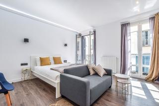 Pis  Calle de fuencarral. Vivienda exterior con balcon