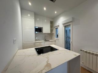 Pis  Calle de andrés mellado. Vivienda reformada con balcon