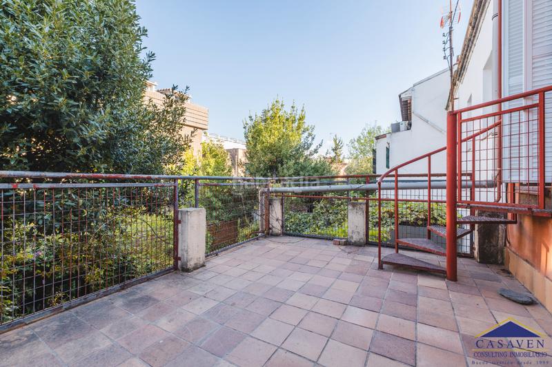 Foto ae274068-4509-41ca-8611-c498c0ca4b5b. Chalet  con terraza y jardin en Ciudad Jardín Madrid